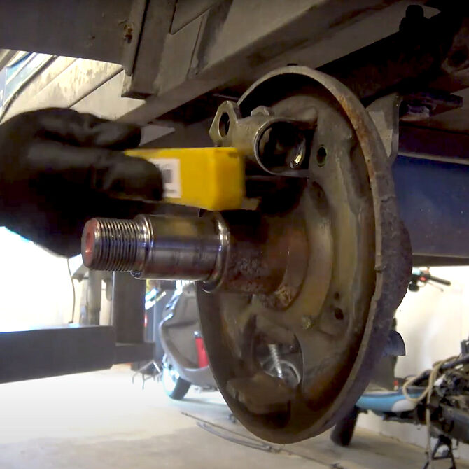 Underhåll Bromssköld