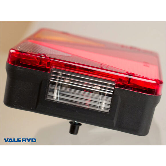 VALERYD Baklampa Ajba Hö 190x135x50 med skyltbelysning och backljus. Bajonettanslutning