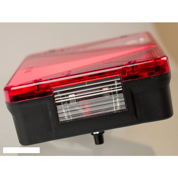 VALERYD Baklampa Ajba Vä 119x135x50 med skyltbelysning, dimljus och backljus Bajonettans