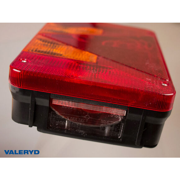 VALERYD Baklampa Radex Hö 220x140x60 med skyltbelysning och dimljus. Bajonettanslutning