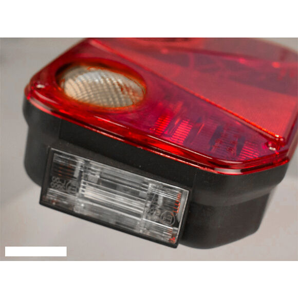 VALERYD Baklampa Radex Hö 250x145x55 med skyltbelysning och backljus. Bajonettanslutning