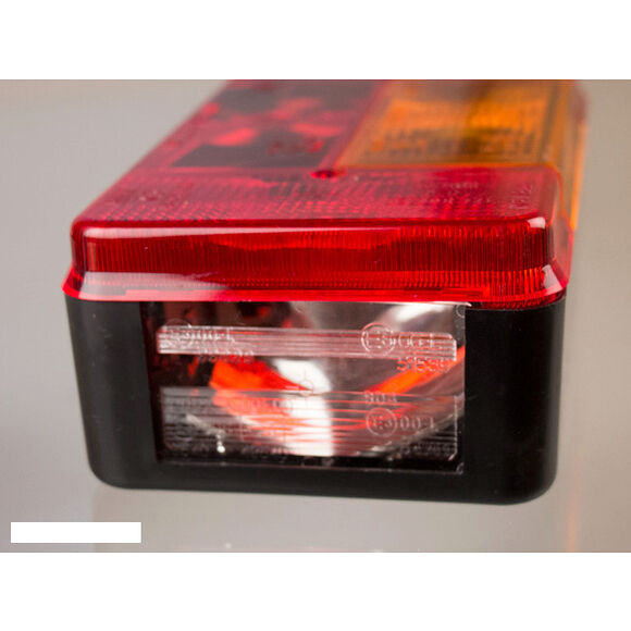 VALERYD Baklampa Radex Vä 190x100x60 med skyltbelysning och dimljus