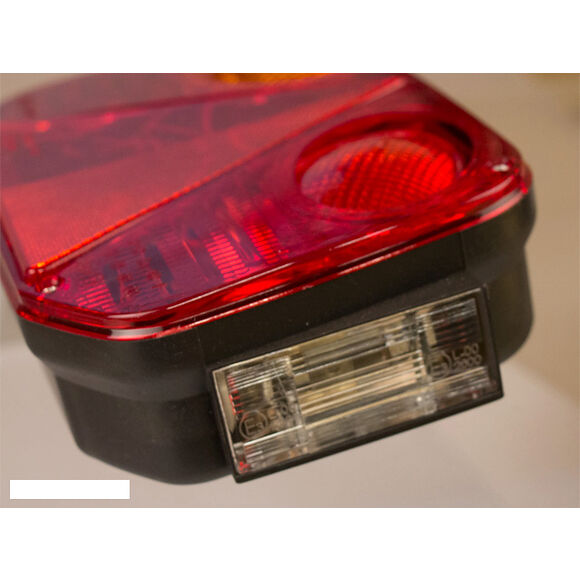 VALERYD Baklampa Radex Vä 250x145x55 med skyltbelysning och dimljus